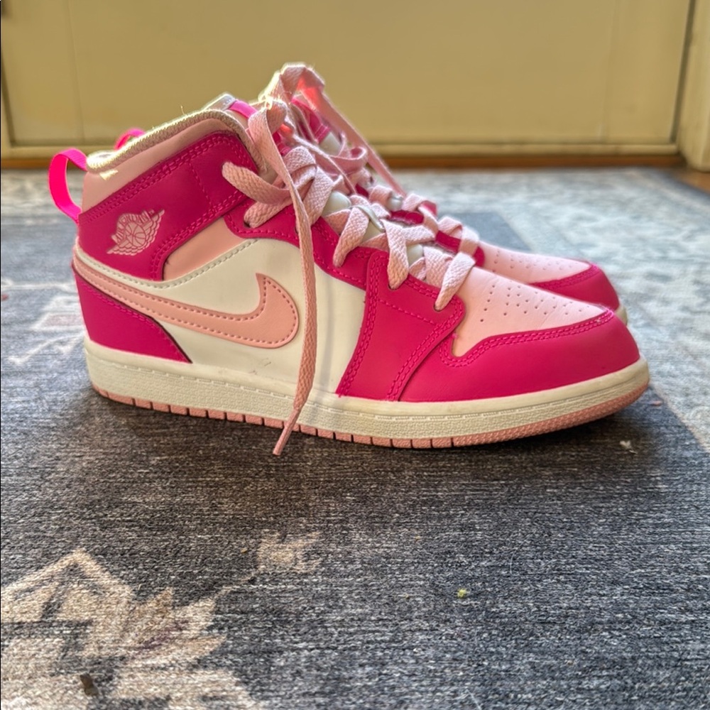 Nike Air Jordan 1 Mid Fierce Pink